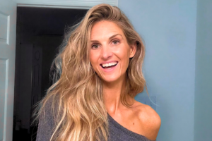 Lindsey Brown, a CVST and postpartum brain blood clot survivor diagnosed with complete center sinus obstruction and a cluster of brain clots following a traumatic emergency C-section.