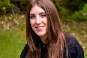 Amanda Carnicelli, a pulmonary embolism survivor diagnosed at 30 with three blood clots in her lungs after a short flight, later found to carry a Prothrombin Gene Mutation — a hereditary clotting disorder shared with her mother.